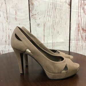 Bandolino Snake skin embossed Faux Lather Taupe Peep-Toe High Heels - Women’s 6